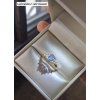 Zásnubný prsteň so svetlomodrým Zafírom a diamantmi